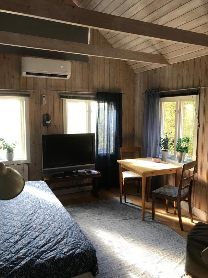 Trevlig Stuga Pa Landet, Centralt 8Km Fran Centrum Eskilstuna Extérieur photo